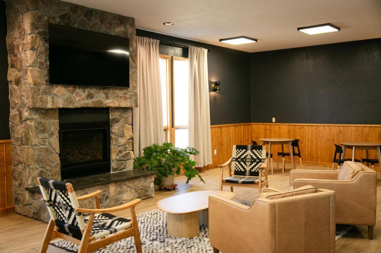 Loge Wolf Creek Motel