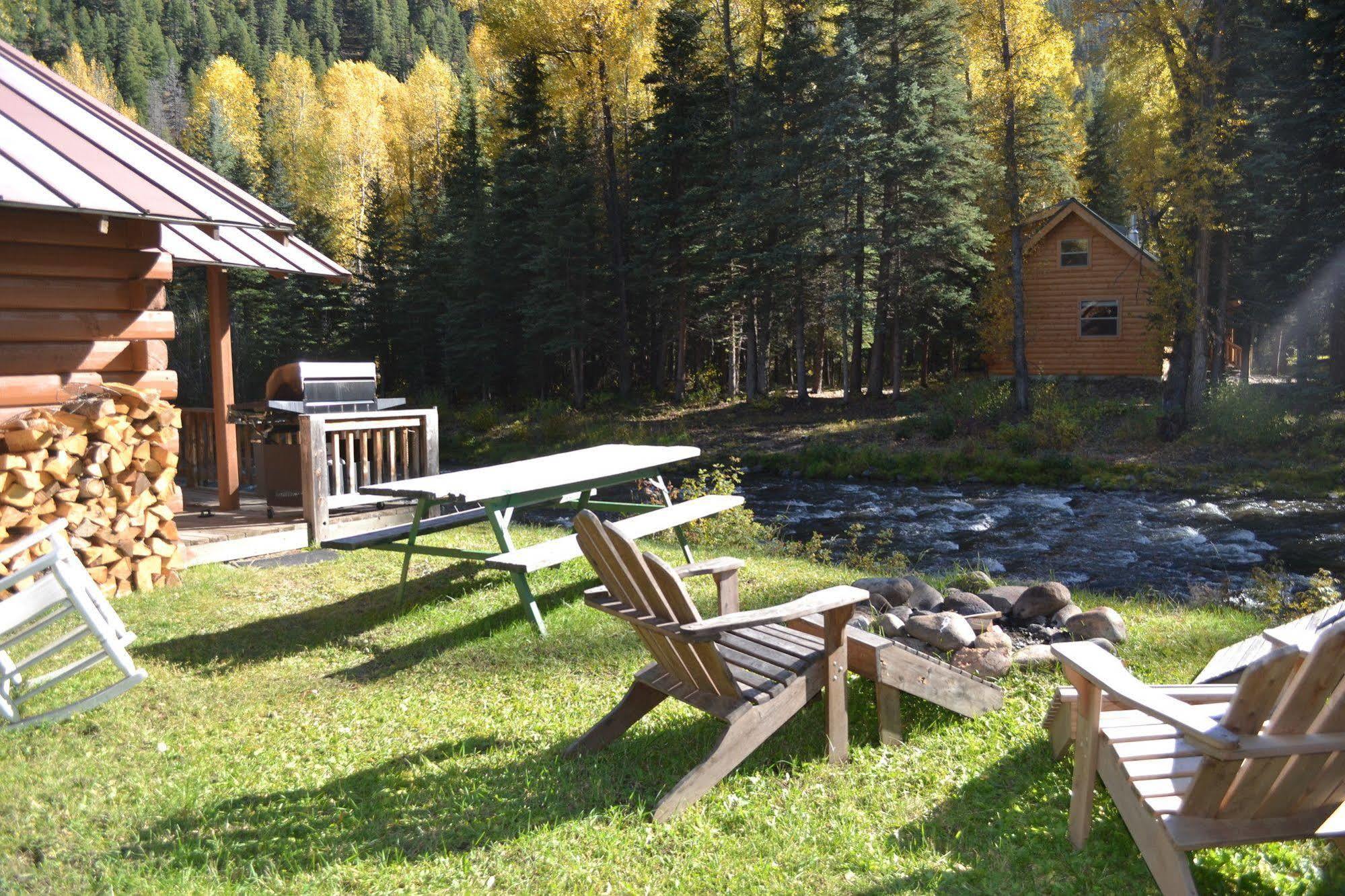 Loge Wolf Creek Motel